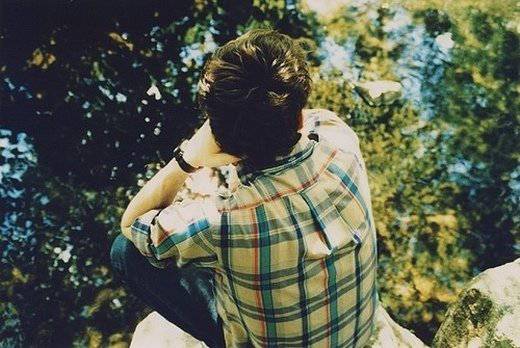 伤感难过侧面女生图片大全