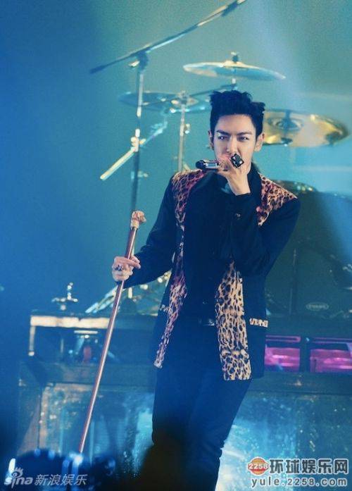 Bigbang泰国开唱 2万观众狂热朝圣(4)