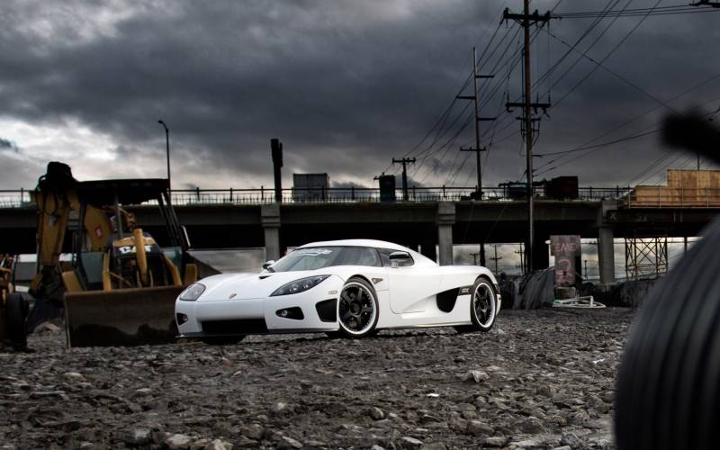 Koenigsegg幽灵个性酷炫超跑驰骋街道