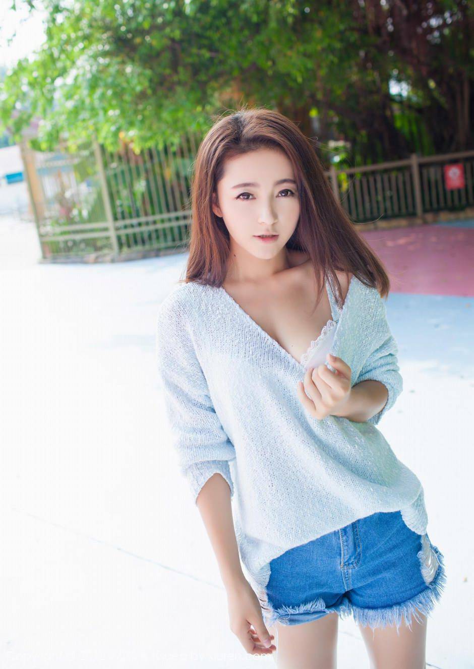 爱蜜社宅男女神夏茉GIGI牛仔热裤街拍写真