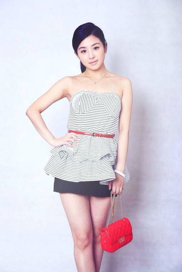 张含韵百变造型美艳动人写真