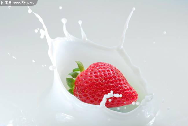 草莓与牛奶背景素材