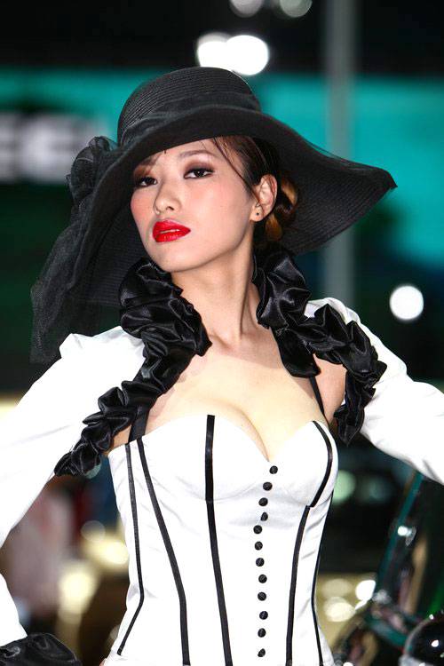 北京车展靓丽车模小蛮腰拍摄