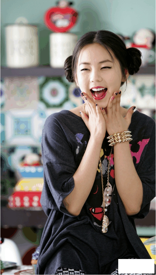 韩国女演员安昭熙甜美娇俏写真