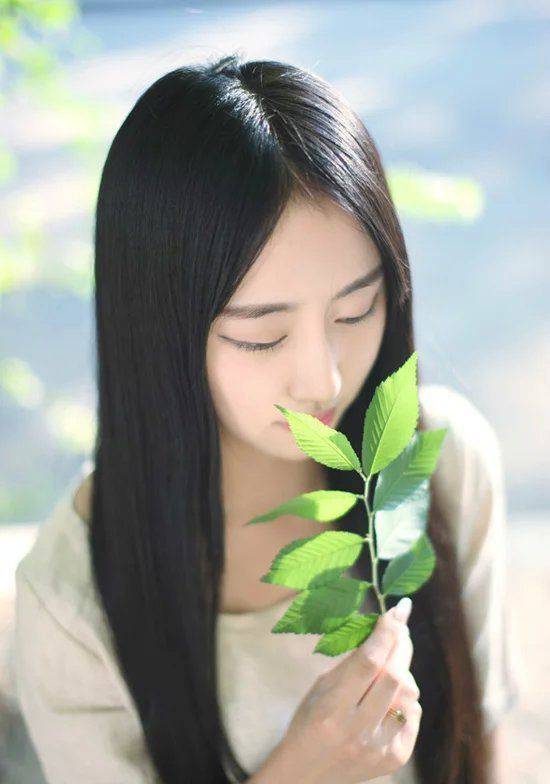 纯白色唯美伤感意境女生图片