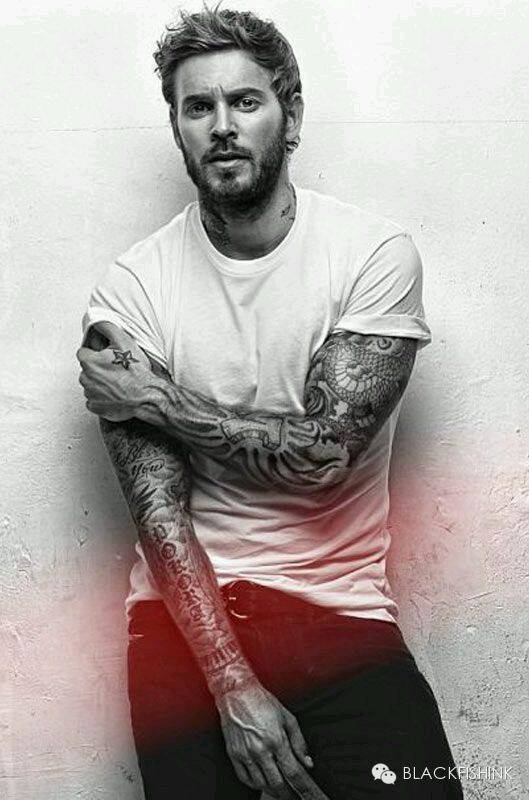 欧美型男黑白花臂刺青纹身图片