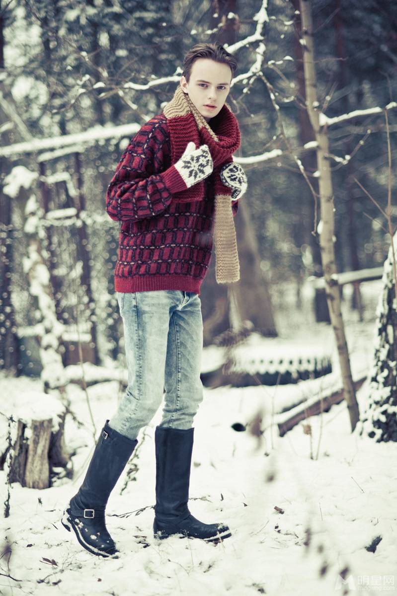 欧洲人气男模冬季时尚装扮写真