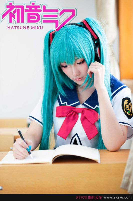 萌系COS黑丝妹子扮宅男女神