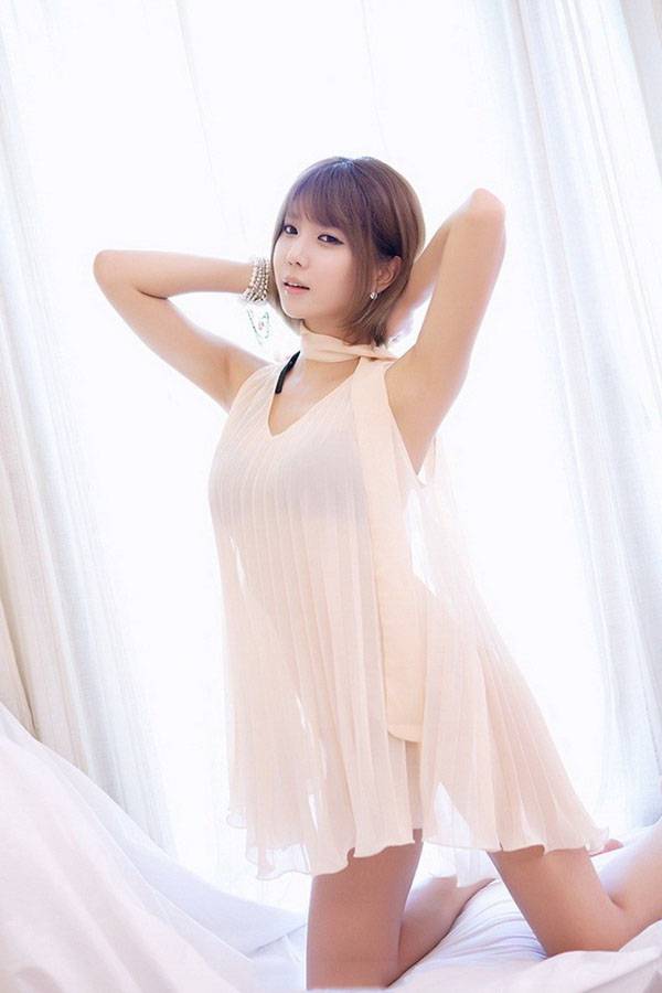 短发少女诱惑薄纱性感私房照