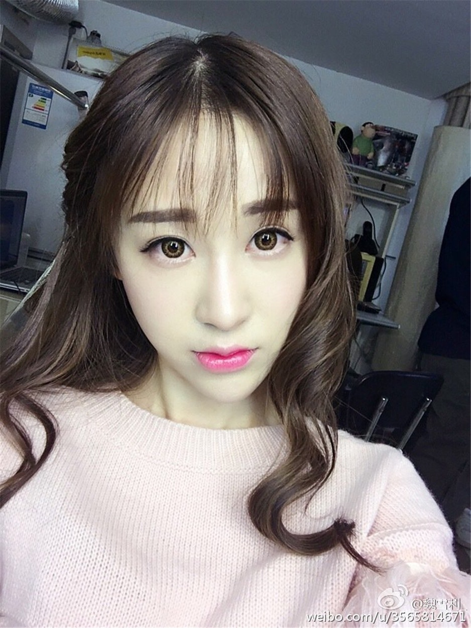 网络美女魏雪利微博晒生活照片