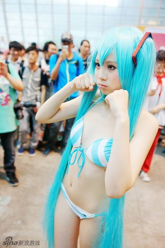 初音条纹内衣cosplay图片