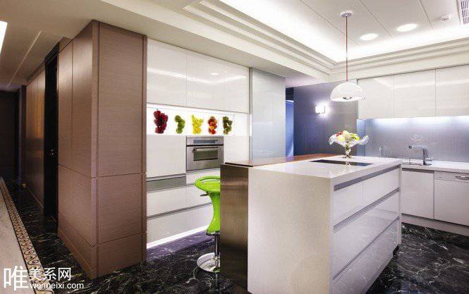 低调时尚个性奢华套房设计效果图