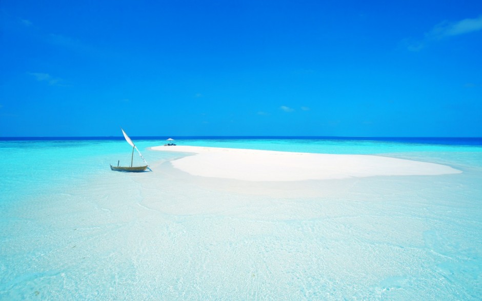 微软的蓝色纯净海滩背景图片