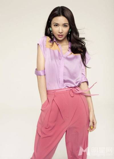 香港女歌手薛凯琪时尚俏皮写真