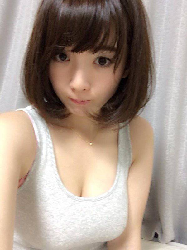 日本清新养眼妹子美胸诱惑照