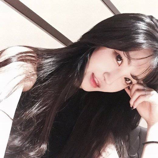 90后非主流女孩甜美自拍照