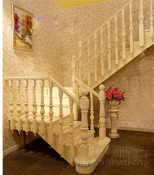 时尚温馨的复式楼梯装修效果图
