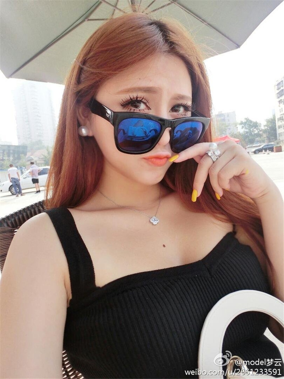 丰满性感mm吴梦云微博私房美图