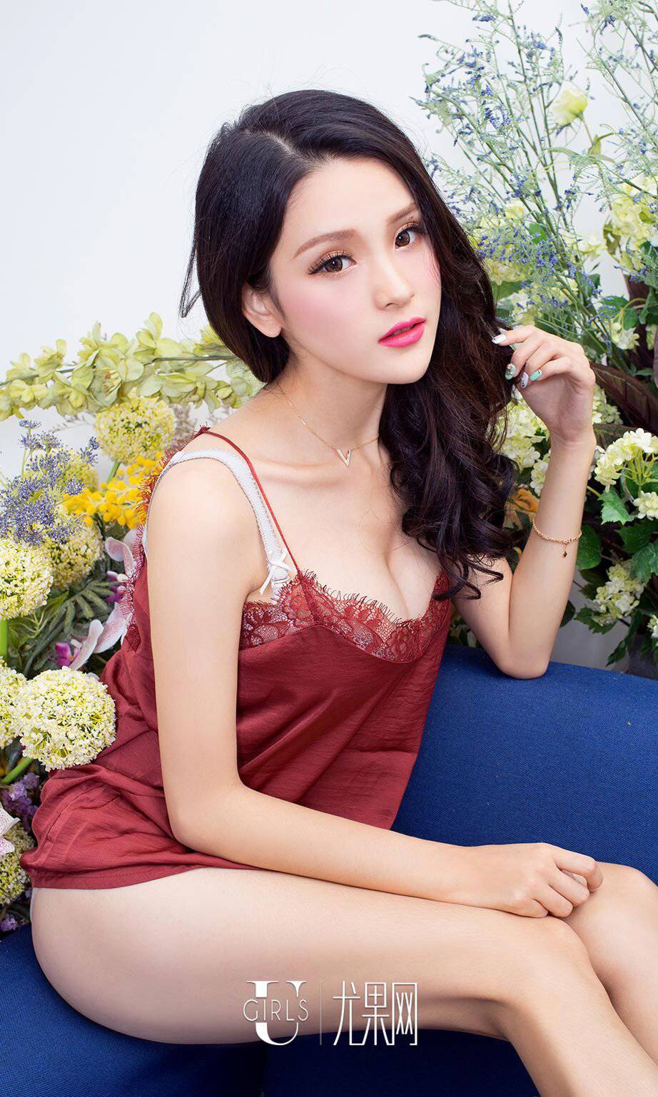 中国性感女神吕诗茗唯美花房写真