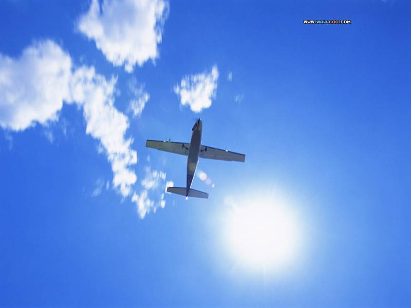 腾空而起的飞机超清晰图片