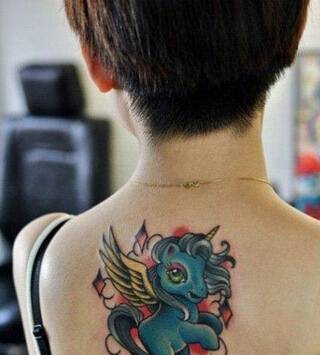 肩部可爱个性彩色纹身图案