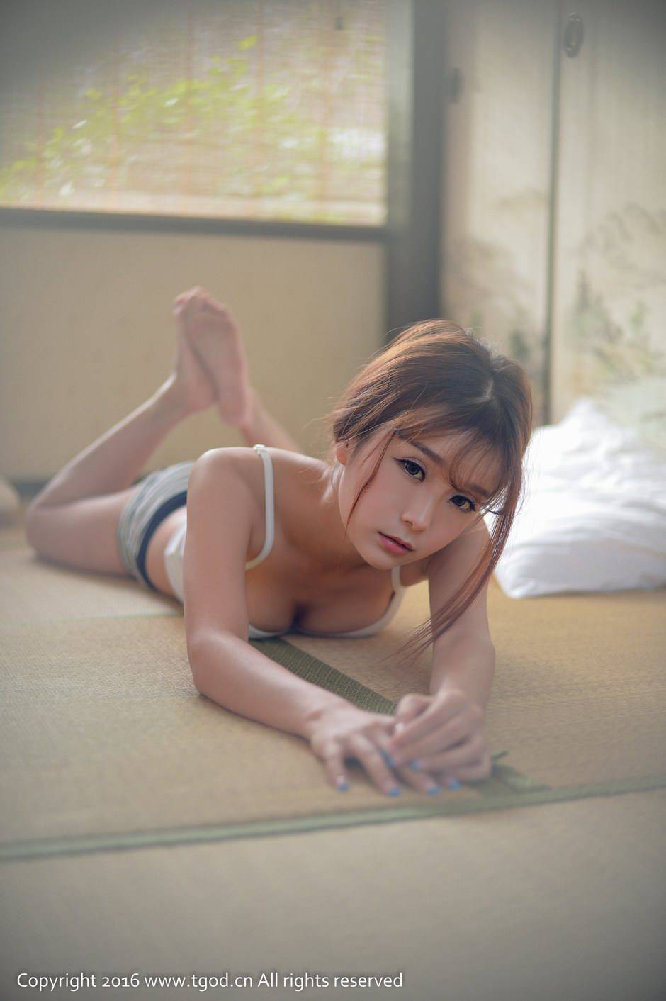 极品校花美女小九Vin化身童话公主