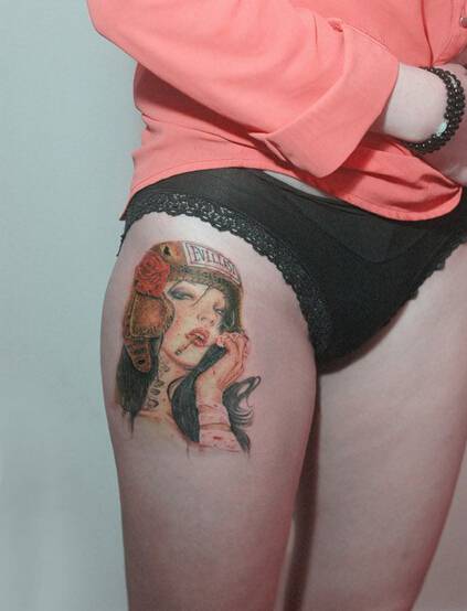 女生大腿部彩绘纹身图案妩媚性感