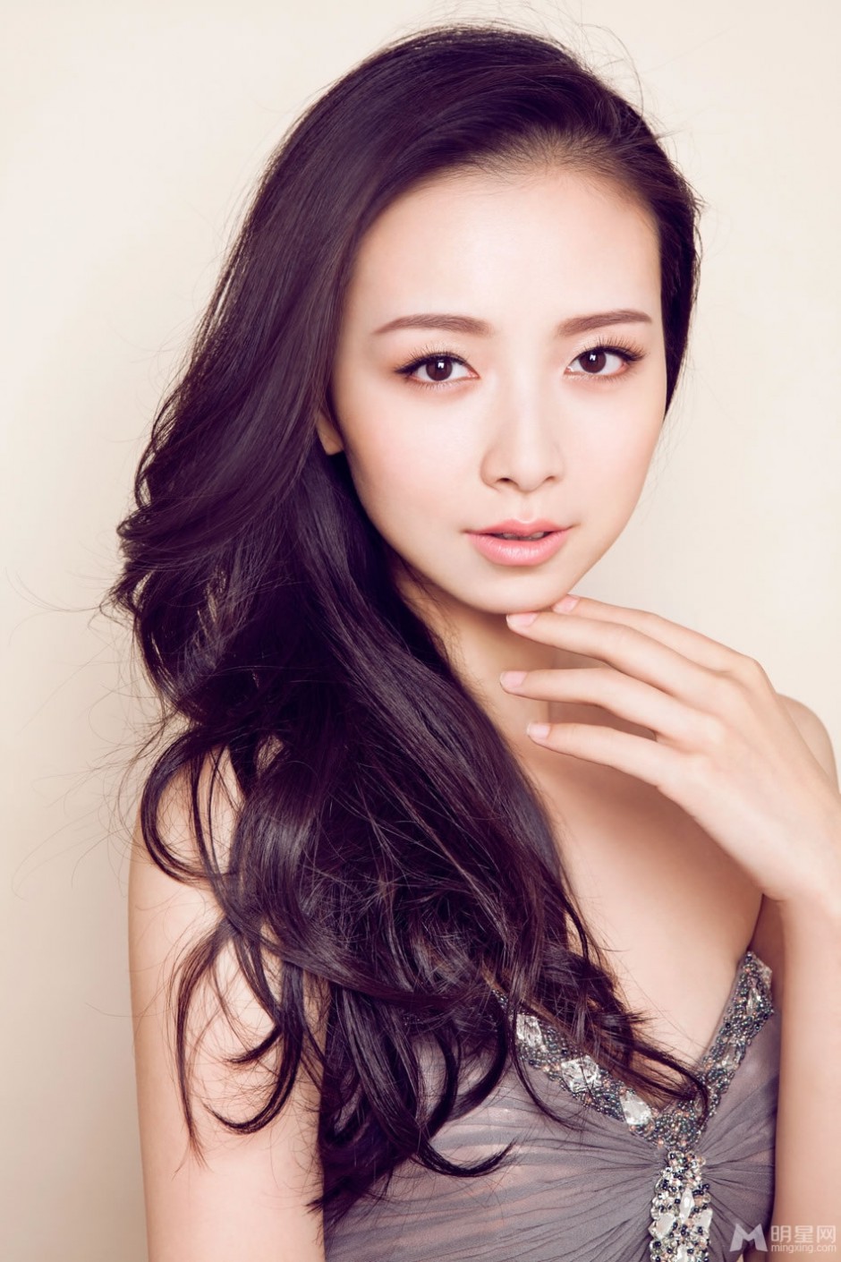 中国美女演员李倩散发清新迷人气息