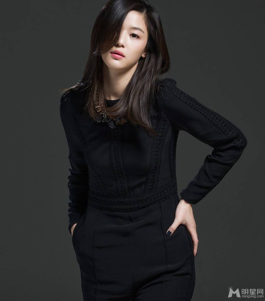 韩星全智贤散发成熟女性魅力