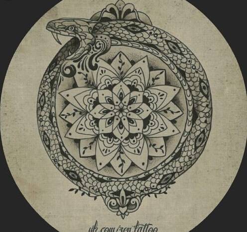 颈部艺术蛇纹身图片