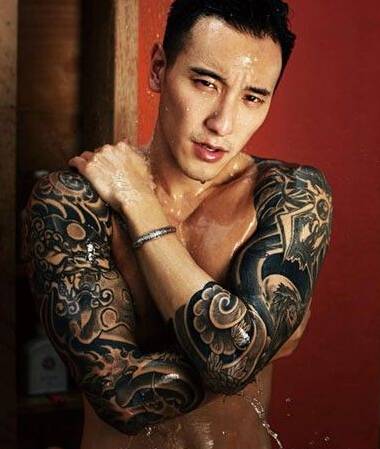 帅气中国男明星王阳明手臂图腾纹身图案
