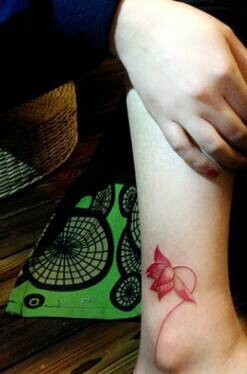 脚踝莲花艺术纹身简易图案欣赏