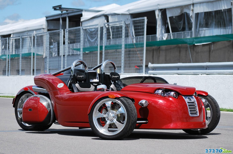 不输跑车 混血三轮摩托车