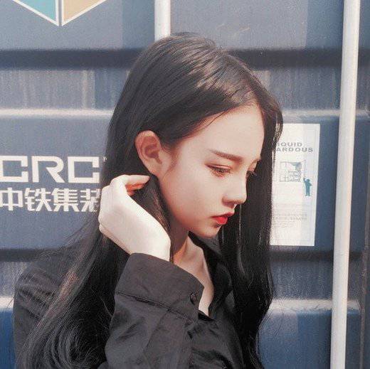非主流美女迷人侧脸生活照