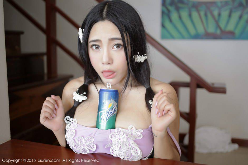 秀人网90后清纯少女兜豆靓Youlina的欢乐时光