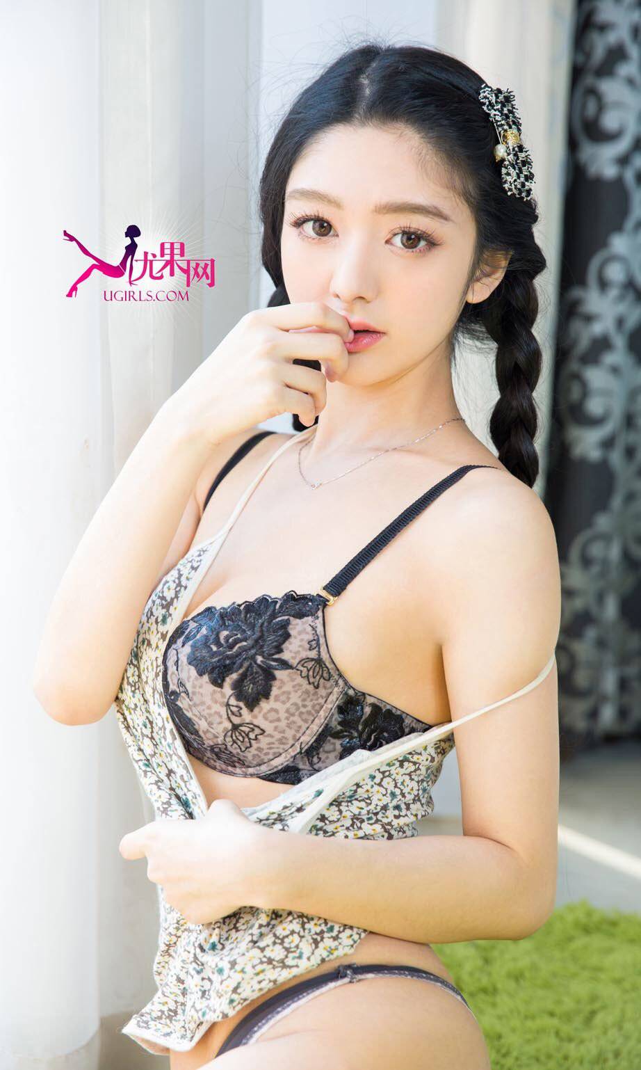 漂亮模特小琪性感写真引骚动