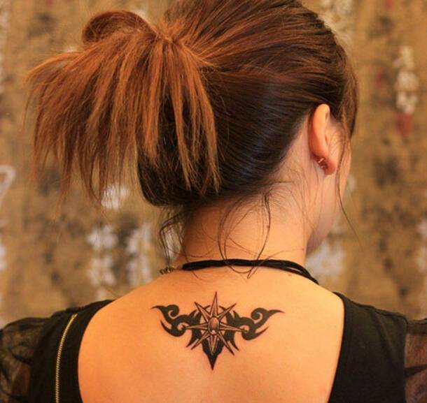 唯美女生颈部可爱小刺青纹身图片