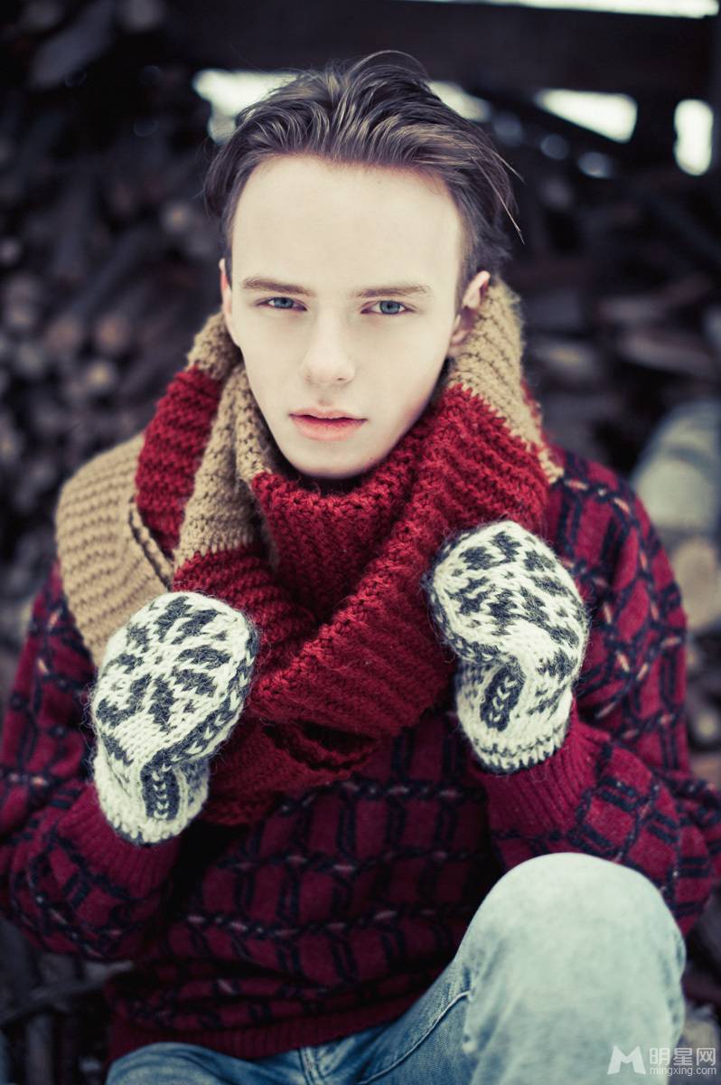 欧洲人气男模冬季时尚装扮写真