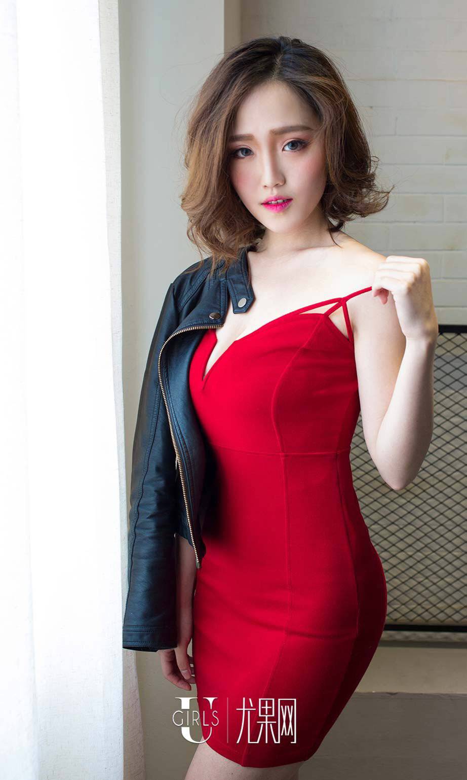 穿镂空装的美女房美汐性感写真欣赏