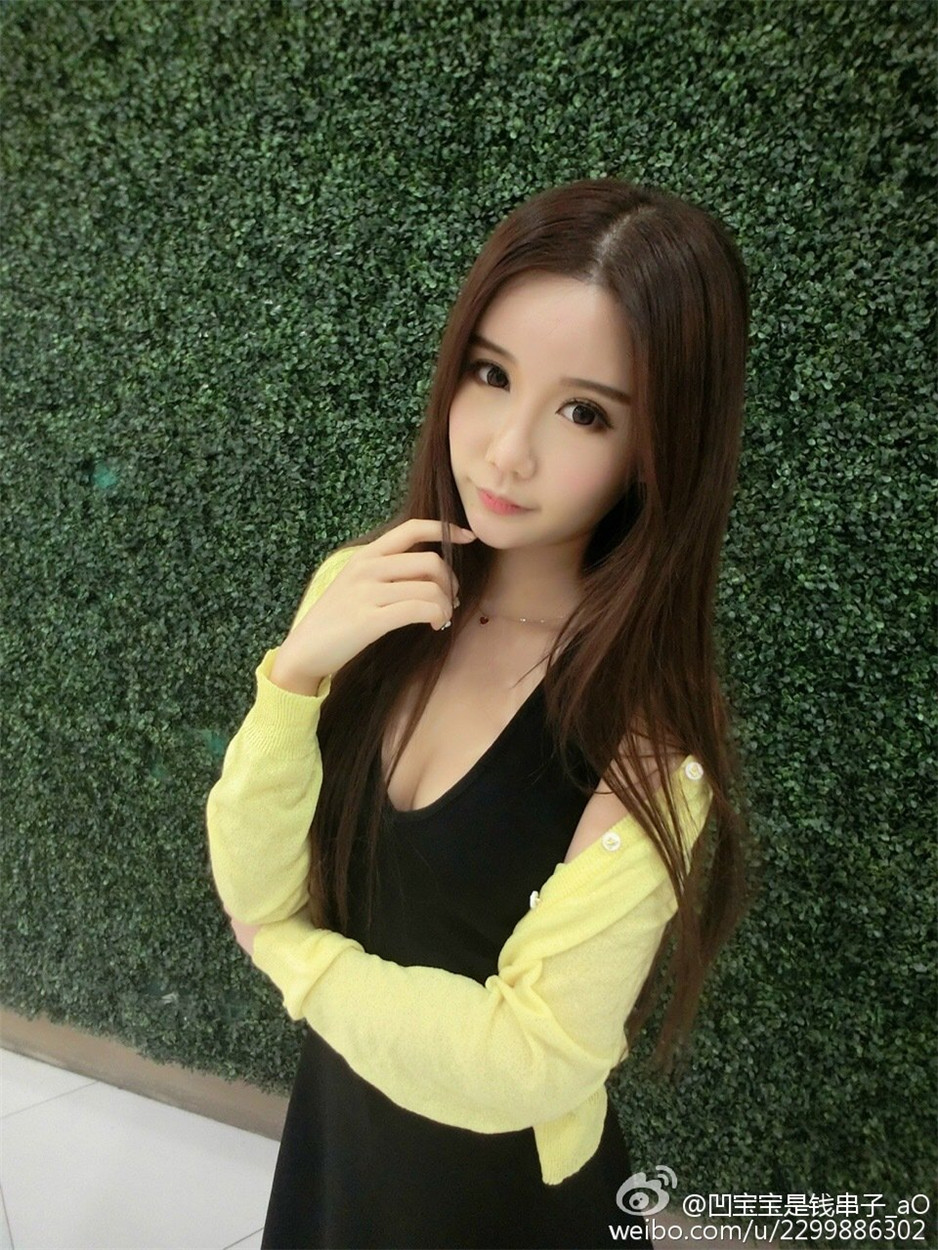 90后长发美女校花凹宝宝是钱串子写真照