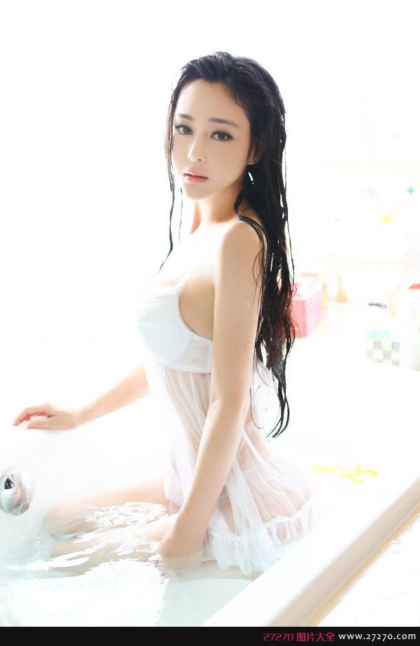 推女神90后混血嫩模美熙NiuMiu秀傲人身躯