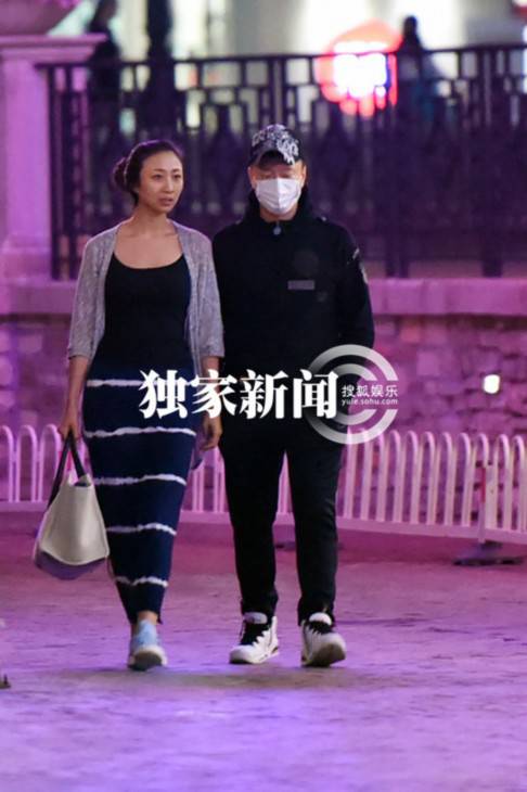 “颜王”浪漫起来也这么酷!孙红雷陪老婆看电影全副武装(7)