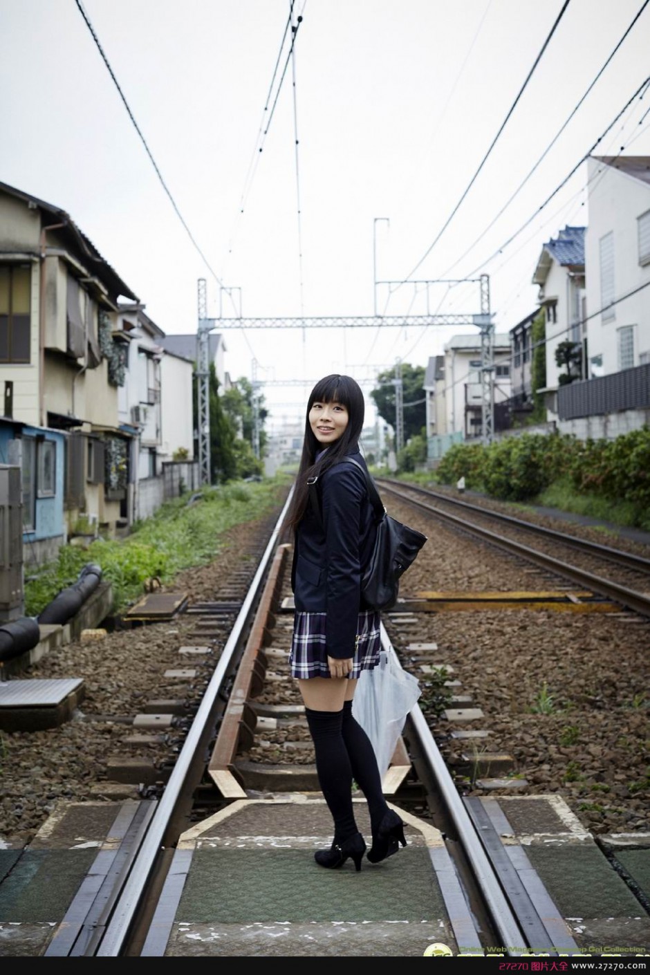 内野未来学生制服性感迷人