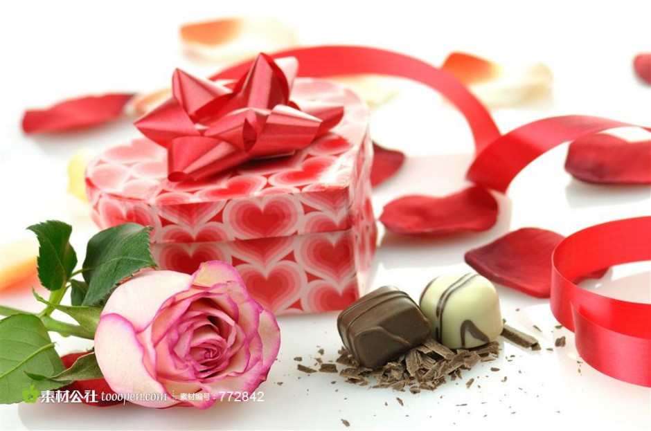 甜蜜巧克力搭配粉嫩玫瑰浪漫素材