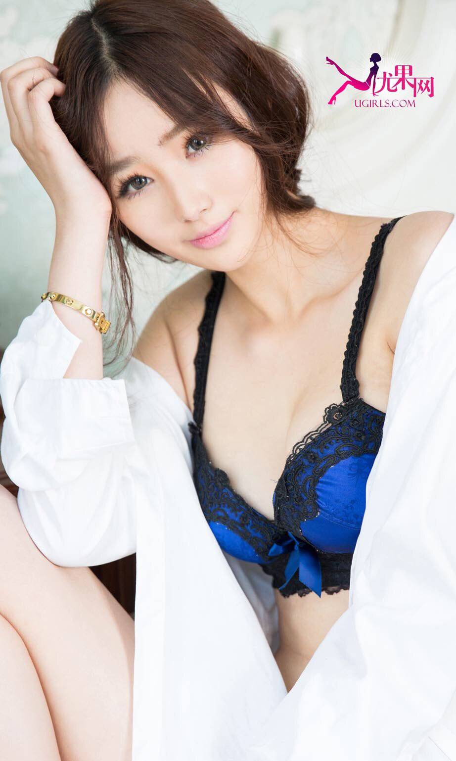 清纯可爱学生妹刘镗私房内衣写真