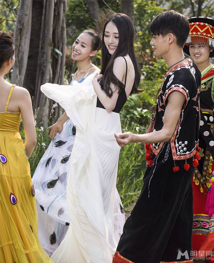 郭碧婷游走小巷美不胜收组图