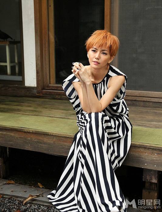 华语流行女歌手孙燕姿笑容明媚动人