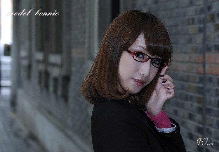 戴眼镜气质女生非主流图片