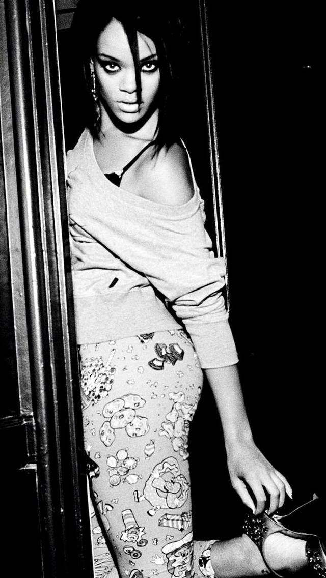 欧美性感美女蕾哈娜唯美黑白图片
