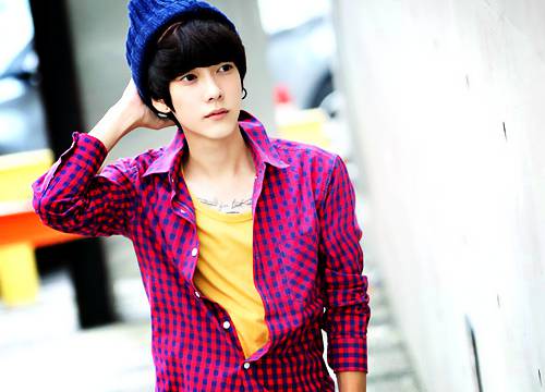 qq空间韩国帅气男生背景素材